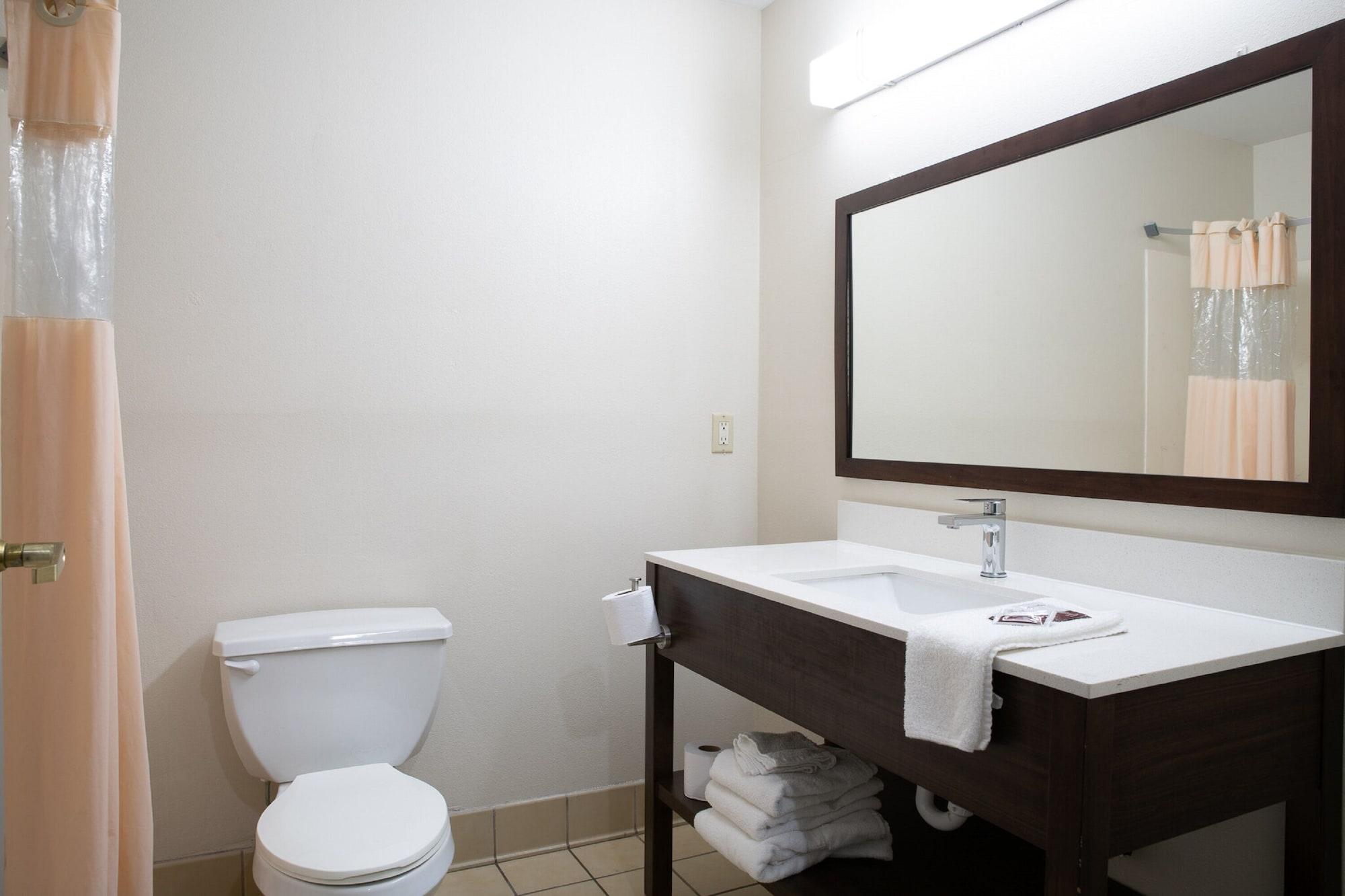 Blisspoint Inn & Suites ماريون المظهر الخارجي الصورة