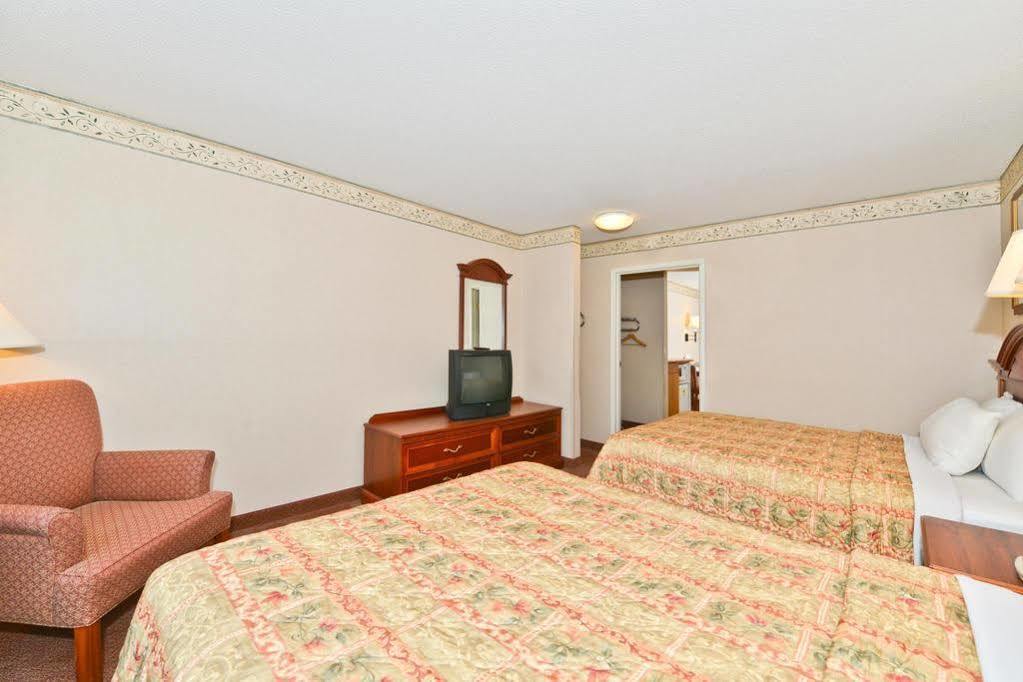 Blisspoint Inn & Suites ماريون المظهر الخارجي الصورة